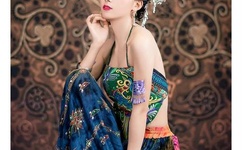 迈开腿让尝尝你的草莓是什么